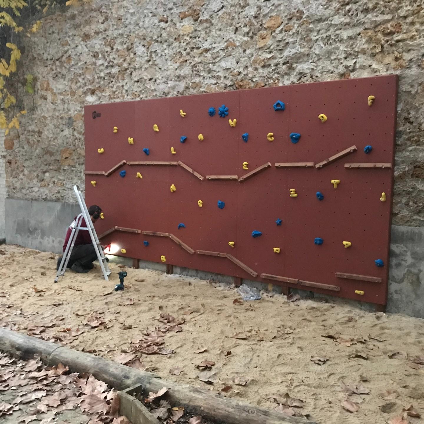 Mur extérieur dans une cour d